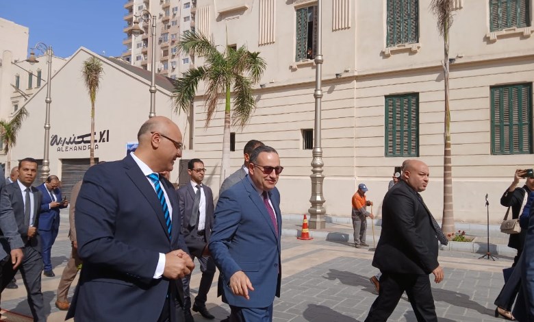 وصول وزير التعليم العالي الى الإسكندرية
