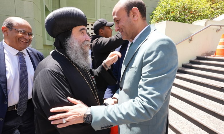 محافظ أسيوط يقدم التهنئة 