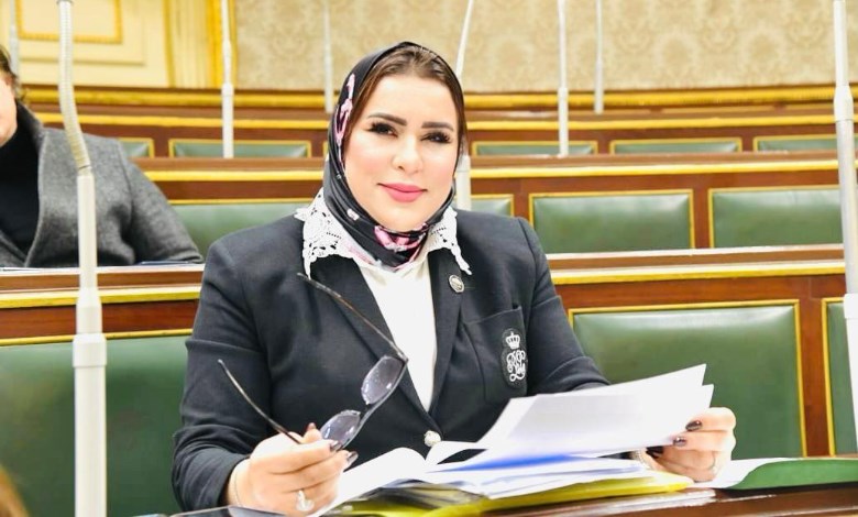 نيفين الكاتب