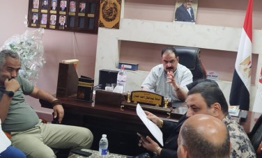 الدكتور أسامة السيد وكيل مديرية التربية والتعليم بسوهاج بيبحث استعدادات امتحانات الثانوية العامة بسوهاج