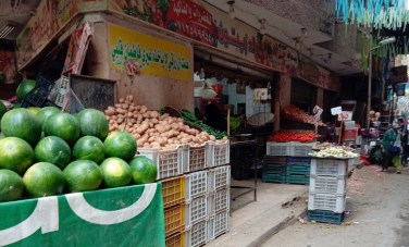 عدسة «اليوم» ترصد أسعار الطماطم والأضاحي بالأسواق