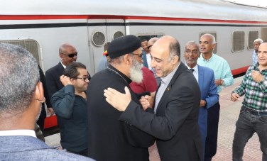 محمد جبريل يودع قطار النوبة من الإسكندرية 