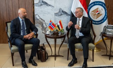 وزير البترول يبحث مع السفير النرويجي