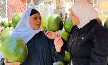 محررة اليوم مع أقدم بائعة بطيخ في الشرقية 