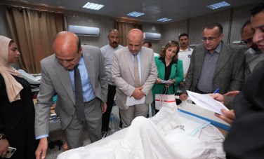 محافظ أسيوط يزور مستشفى الإصابات