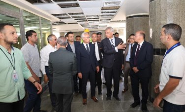 رئيس الجامعة من داخل مستشفي الاورام
