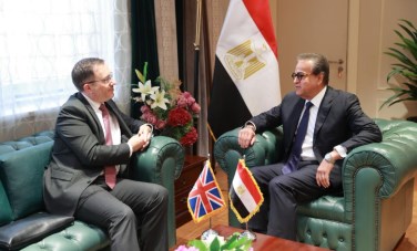 وزير الصحة والسفير البريطاني