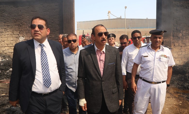 مدير أمن سوهاج يتفقد موقع الحريق بمصنع القطن 