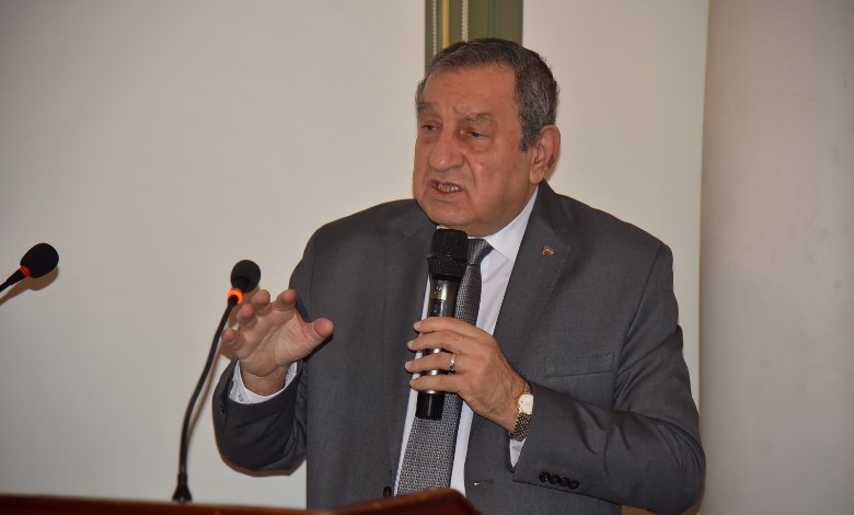 عصام شرف