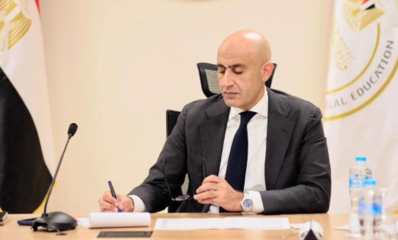 وزير التربية والتعليم _ محمد عبداللطيف 