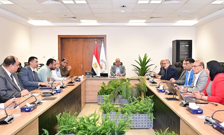 مشروعات لحماية السواحل المصرية وتحسين كفاءة الممرات الملاحية