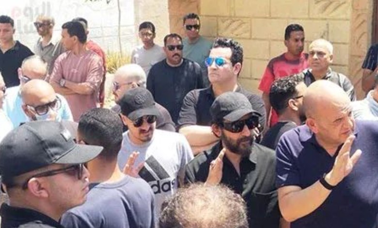 تشييع جثمان والدة أحمد حلمي