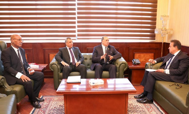 وزير الصحة والسكان ونقيب المحامين