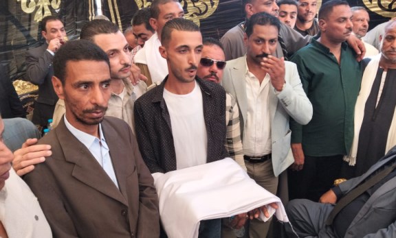 تقديم كفن وفي أسيوط