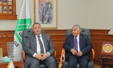نقيب المهندسين مع وفد جمعيتي المهندسين العمانية والبحرينية