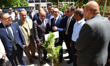 رئيس جامعة أسيوط يفتتح المرحلة الثانية من الحديقة النباتية المفتوحة بحرم جامعة أسيوط القديمة