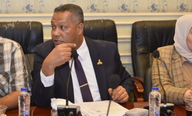 برلماني يطالب بزيادة سيارات النقل الجماعي بالإسكندرية 