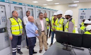 محافظ قنا يتفقد مشروع "أوبليسك" للطاقة الشمسية 
