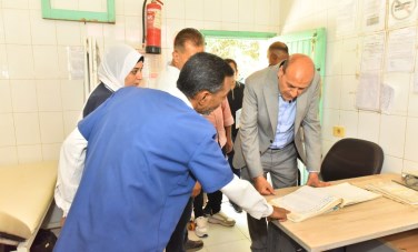 محافظ أسيوط يفاجئ الوحدة الصحية بعرب المدابغ