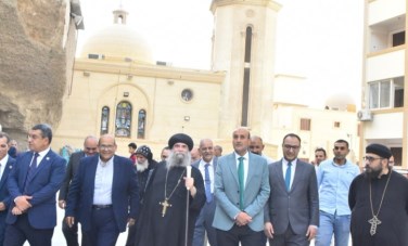 محافظ أسيوط ونائب وزير والمالية في ضيافة السيدة العذراء