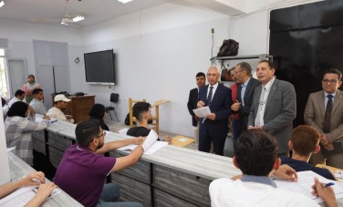 جولة رئيس الجامعة بالطب البيطرى