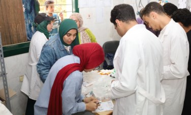 قافلة طبية للجامعة