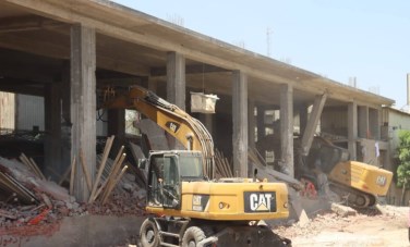 إزالة عقار مخالف بشبرا الخيمة