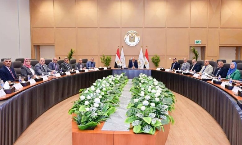 اللجنة العليا للسياسات تناقش تطوير إدارة الموارد المائية وتعزيز كفاءة استخدامها