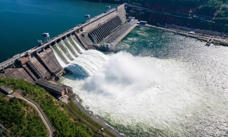 متابعة على مدار الساعة لحادث الصندل الغارق ببحيرة ناصر