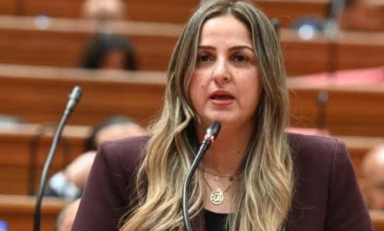 النائبة لبنى عبد العزيز 