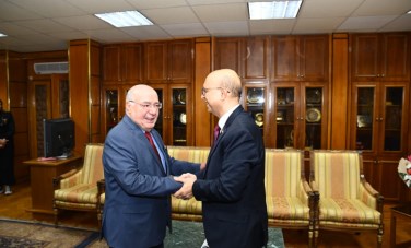 رئيس جامعة أسيوط يستقبل رئيس جامعة بدر بأسيوط ووفد الجامعة لتقديم الشكر والتقدير لجهوده المخلصة ودعمه المستمر للجامعة
