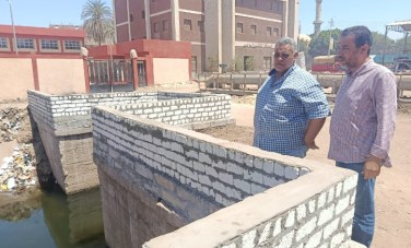 محافظ أسيوط: استمرار رفع مخلفات تطهير الترع وإنشاء أسوار لتعزيز وسائل الحماية بمركز أبنوب