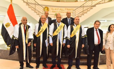 محافظ أسيوط يحتفي بتخريج دفعة «الدكتور أحمد المنشاوي» في جامعة أسيوط الأهلية