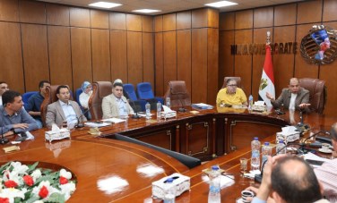 لقاء المحافظ بالنواب