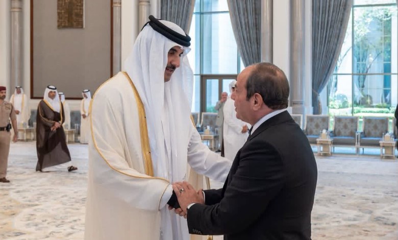 الرئيس السيسي يقدم العزاء لأمير قطر
