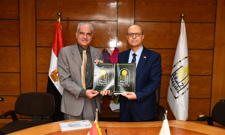 رئيس جامعة أسيوط يستقبل رئيس جامعة أسوان بجامعة أسيوط لبحث تعزيز التعاون الأكاديمي واستعراض قرارات برامج الماجستير والدكتوراه المهنية المشتركة