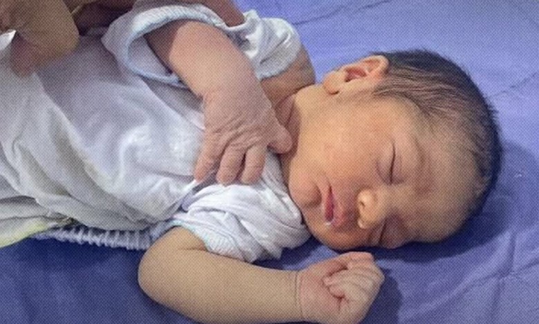عودة الرضيع إلى أحضان أسرته خلال 9 ساعات.. أمن أسيوط ينجح في كشف لغز اختطاف طفل بالبداري وضبط المتهمة