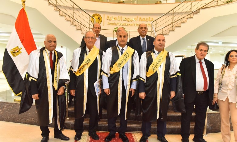 محافظ أسيوط يحتفي بتخريج دفعة «الدكتور أحمد المنشاوي» في جامعة أسيوط الأهلية