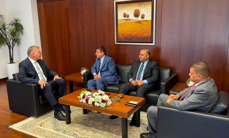 وزير البترول والثروة المعدنية ورئيس شركة فوسفات الأردنية 