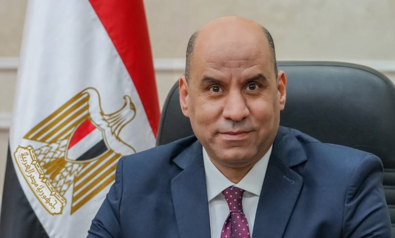  وزير العمل 