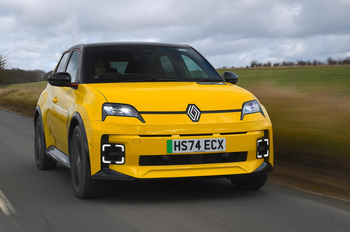 01-renault-5-2025-road-test-review-front-driving-l
