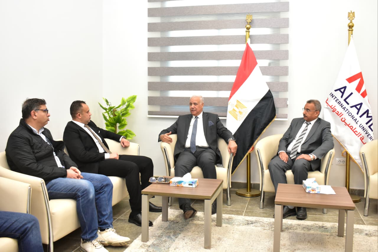 رئيس جهاز العلمين الجديدة يؤكد دعمه