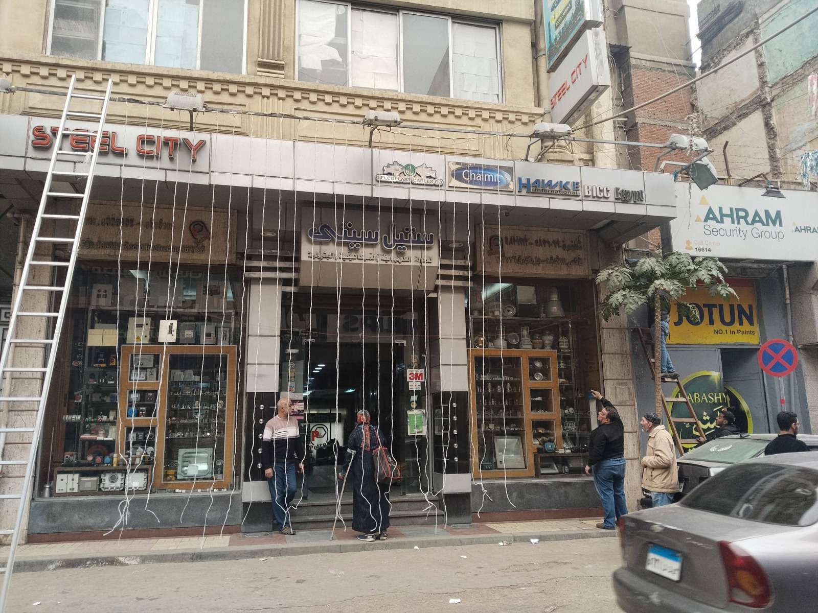 قيادي بمستقبل وطن يضيء شوارع الإسكندرية 