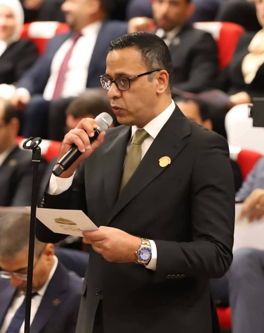 عضو بالشيوخ يؤكد التزام أصحاب المحلات 
